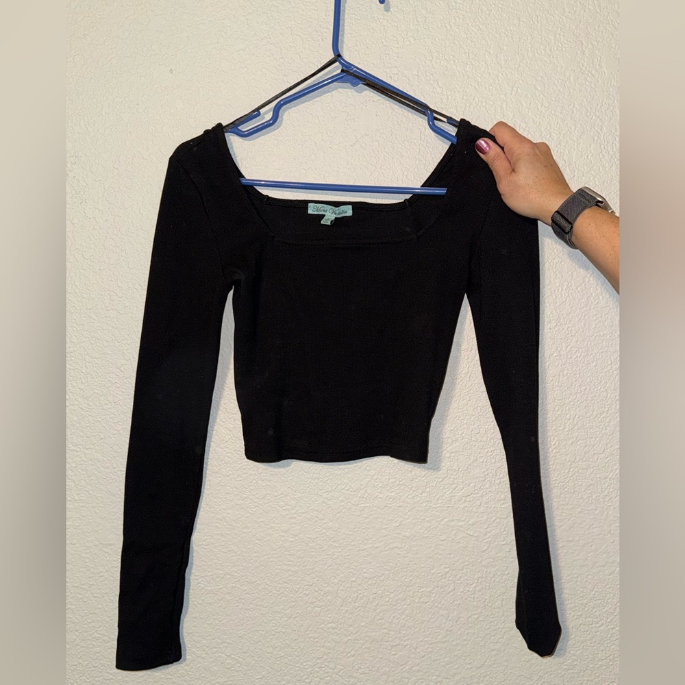 MINT VANILLA BLACK LONG SLEEVE CROP TOP